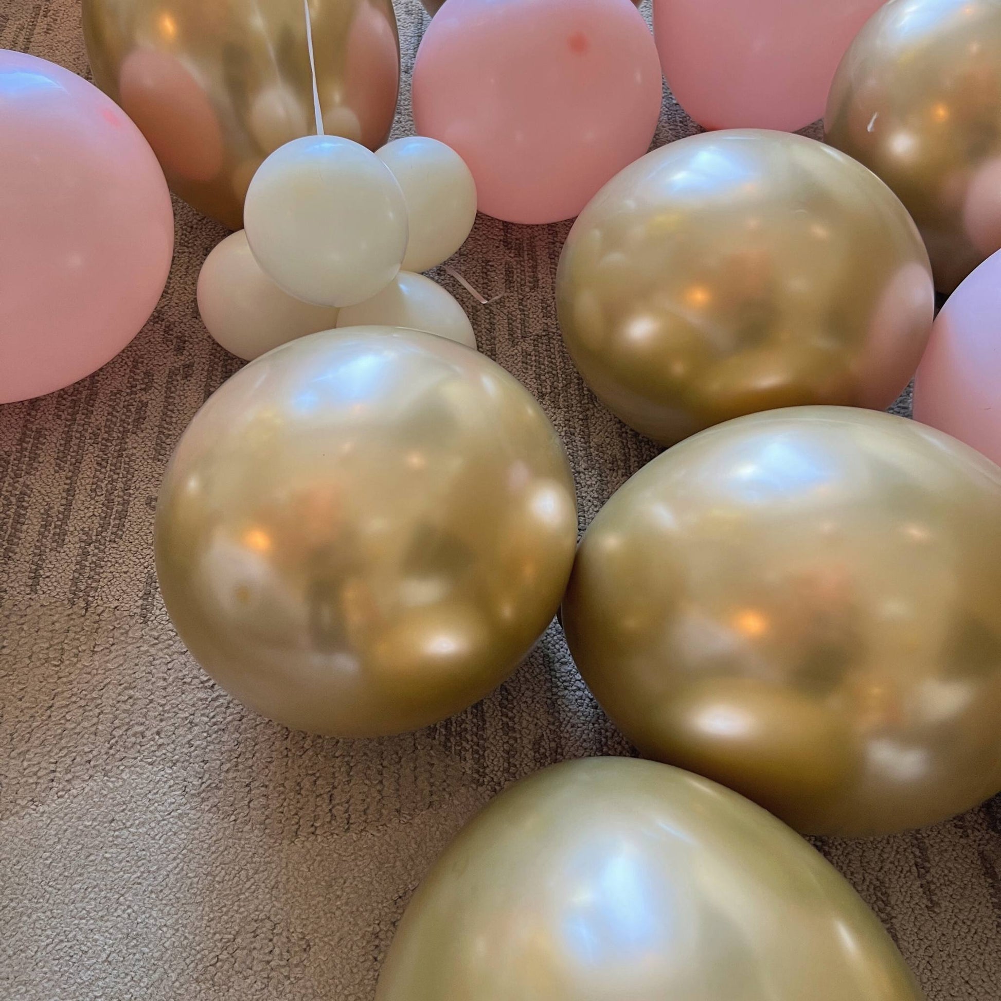 Ground Balloons pink, white and gold