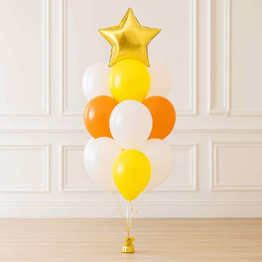 Balloon arrangement with a star-shaped balloon on a white wall background