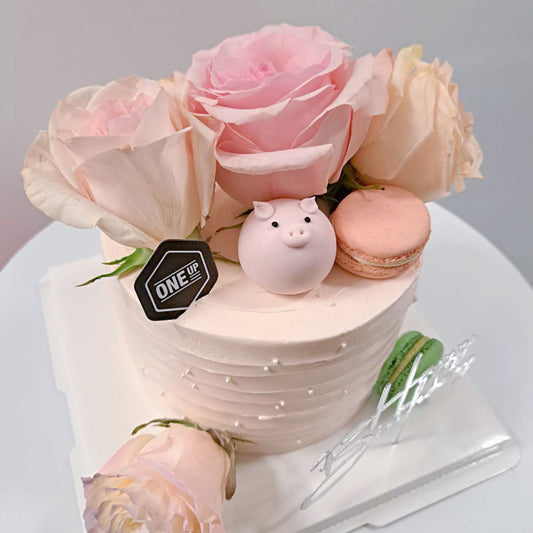 Customized little pig macaroon cake