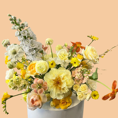 Bay Shores Fresh Flower Table Centre Piece (Front & Back both have flowers)