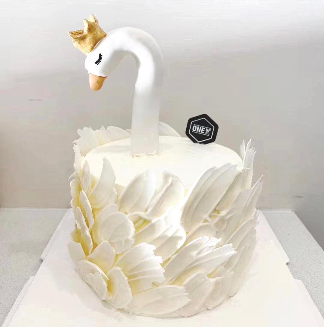Swan Cake - ONE UP BALLOONS